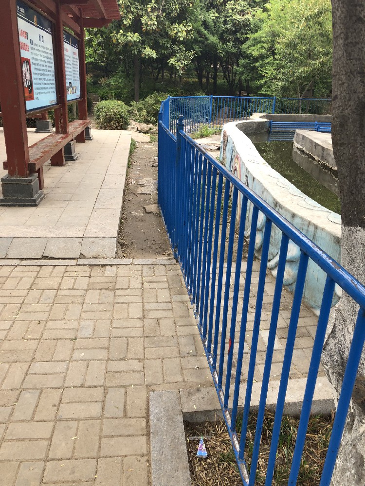 欄桿刷新維護新選擇：醇酸工業(yè)高光磁漆的卓越表現(xiàn)