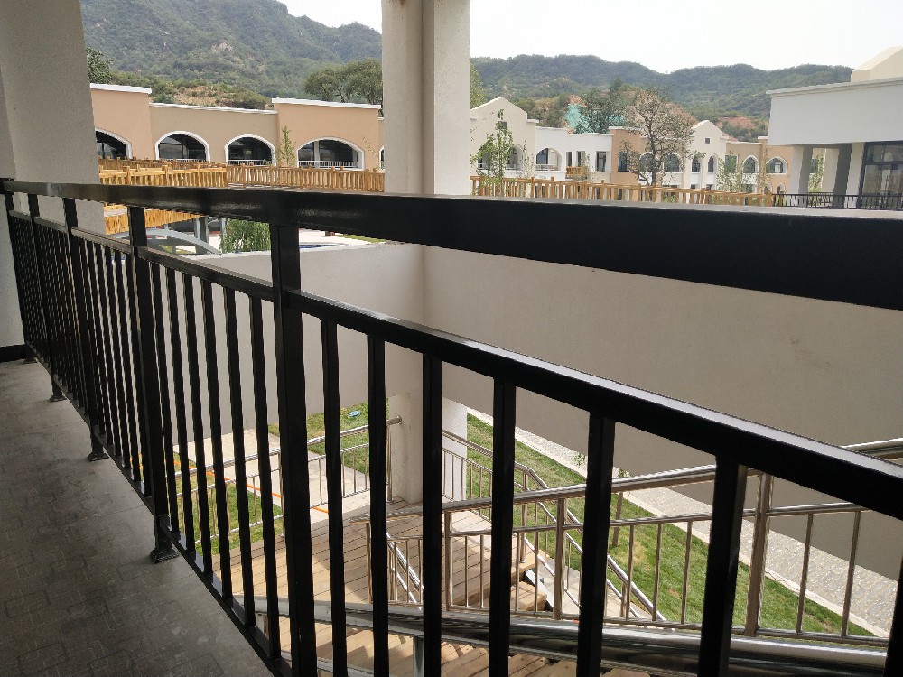 守護(hù)金屬護(hù)欄之美：探索專業(yè)醇酸面漆的卓越維護(hù)之道