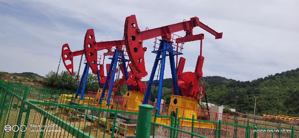 工業(yè)設(shè)備刷新維護(hù)新篇章：醇酸調(diào)和漆，打造持久保護(hù)