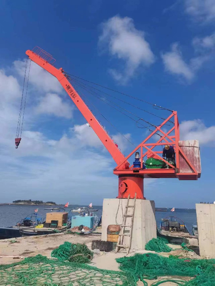 抵御潮濕侵蝕，守護每一寸空間 —— 晨虹醇酸防銹磁漆的卓越表現